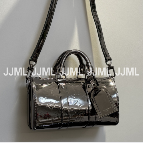 루이비통 키폴 반둘리에 25 건메탈