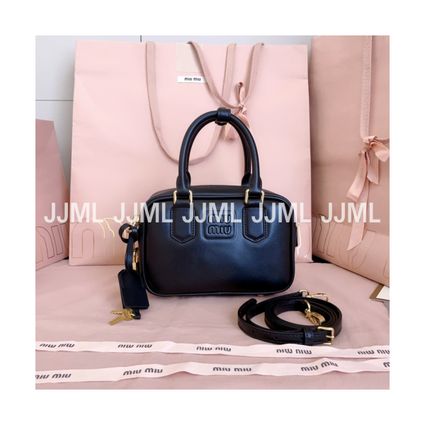 미우미우 아르카디 레더백 블랙 5BB123