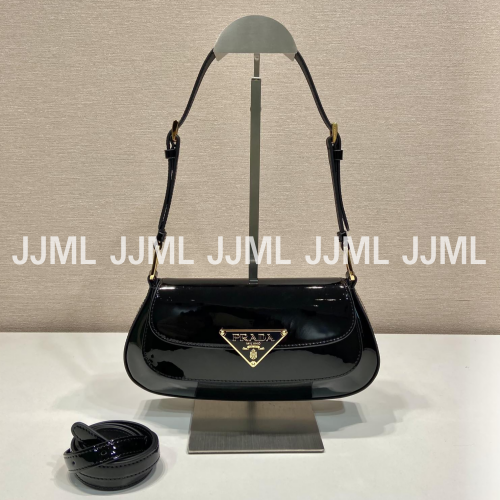 프라다 브러시드 레더 숄더백 블랙 1BD345