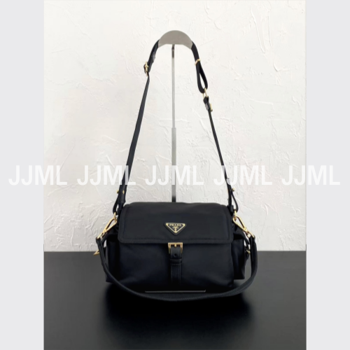 프라다 익스플로어 블랙 스몰