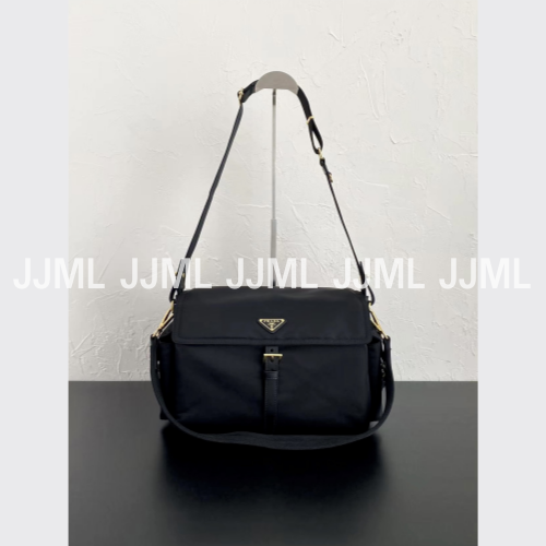 프라다 익스플로어 블랙 라지