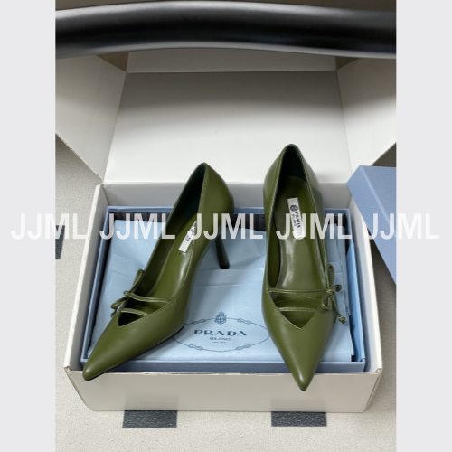 프라다 리본 스트랩 레더 펌프스 올리브