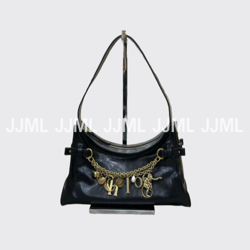 끌로에 참장식 레더 숄더백 블랙