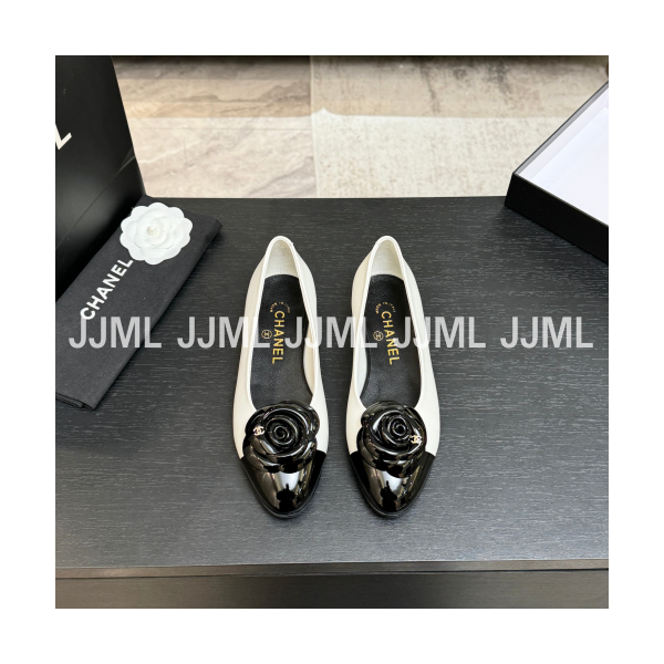 샤넬 까멜리아 발레리나 플랫슈즈 투톤 화이트