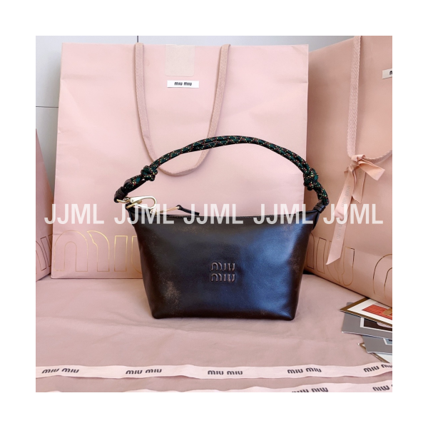 미우미우 크로쉐 파우치 브라운 5NE841