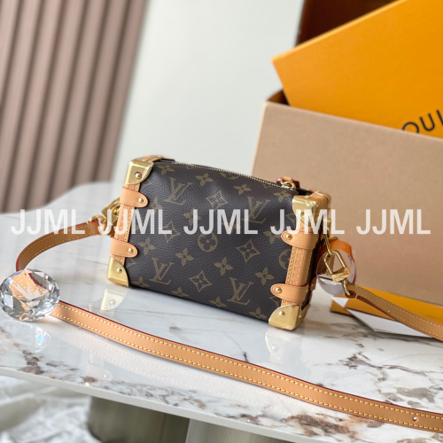 루이비통 사이드 트렁크 PM 모노그램 숄더백 M46815