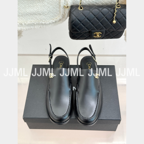 샤넬 페이던트 레더 슬링백 로퍼 블랙