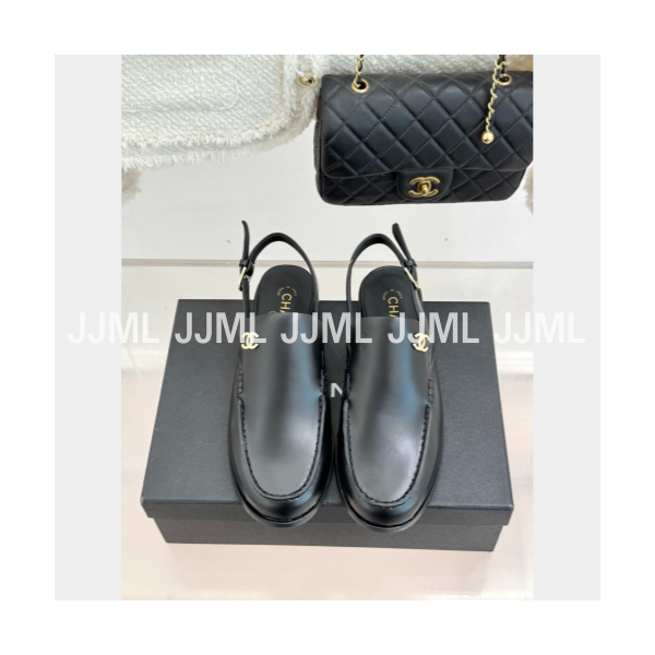 샤넬 페이던트 레더 슬링백 로퍼 블랙