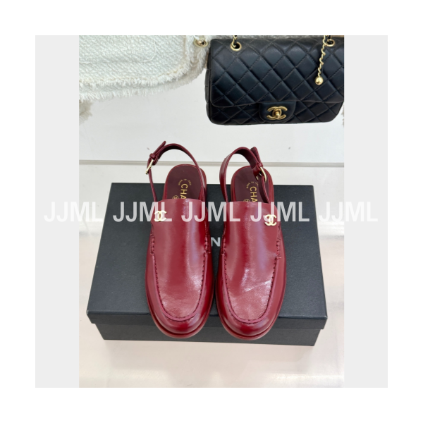 샤넬 페이던트 레더 슬링백 로퍼 레드