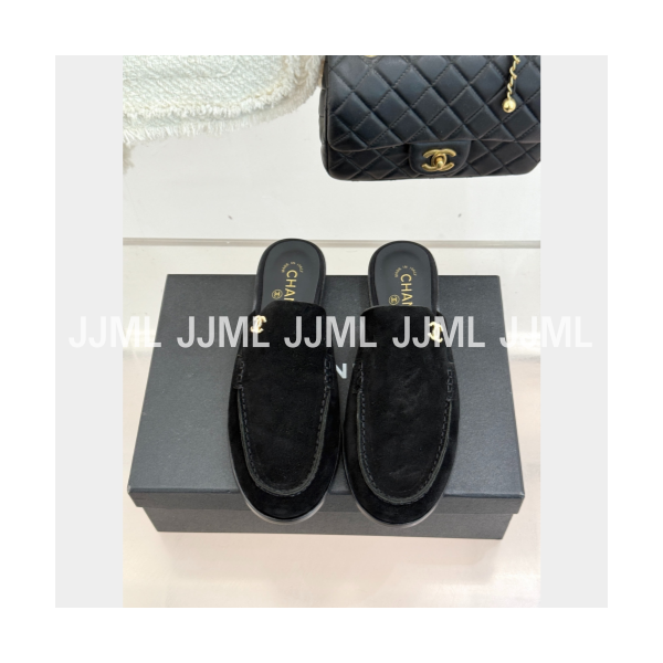 샤넬 스웨이드 뮬 블랙