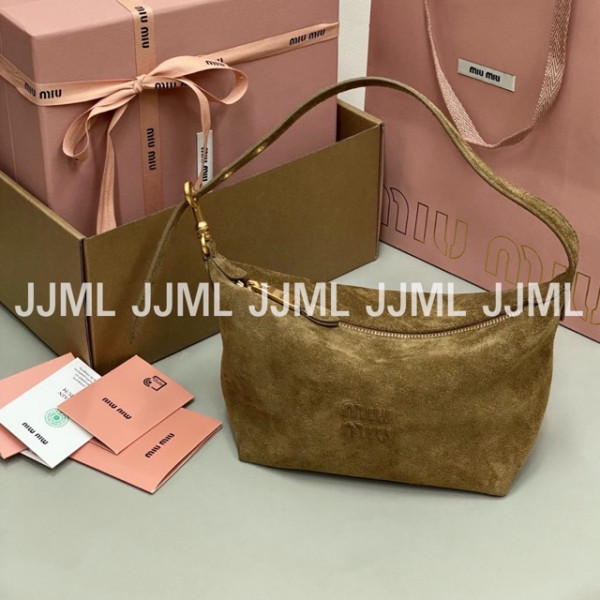 미우미우 스웨이드 파우치 올리브 그린