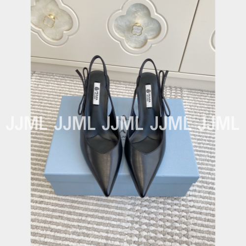 프라다 사이드 리본 페이던트 가죽 슬링백 펌프스 블랙 무광