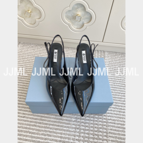 프라다 사이드 리본 페이던트 가죽 슬링백 펌프스 블랙 유광