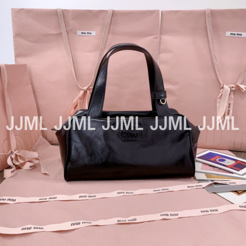 미우미우 가죽 탑 핸들백 블랙 5BB182