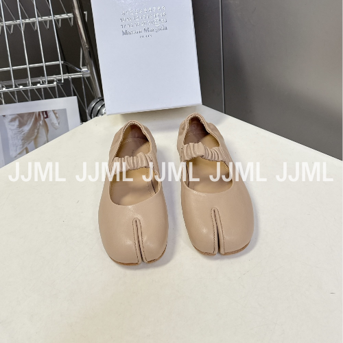 메종마르지엘라 타비 메리제인 플랫 베이지