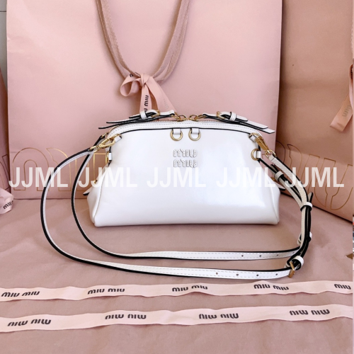 미우미우 가죽 클러치백 화이트 5BF131