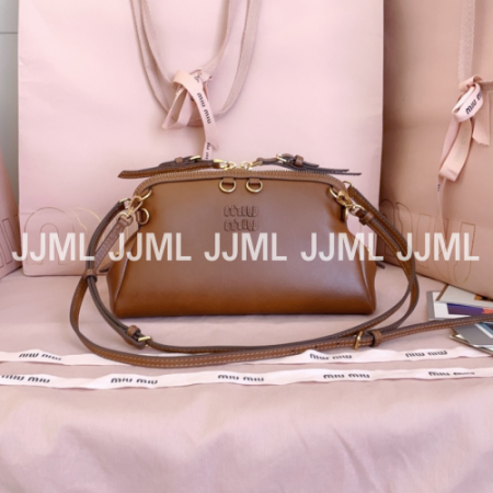 미우미우 가죽 클러치백 코냑 5BF131