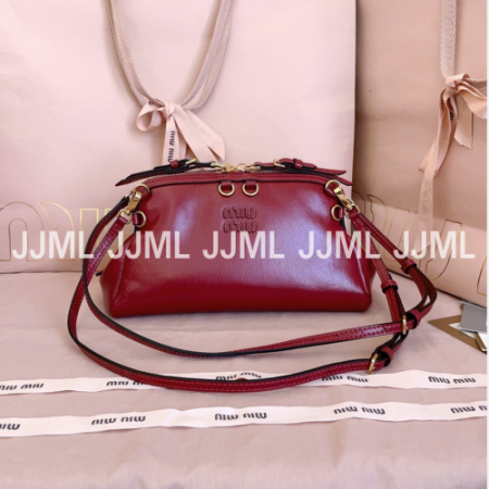 미우미우 가죽 클러치백 레드 5BF131