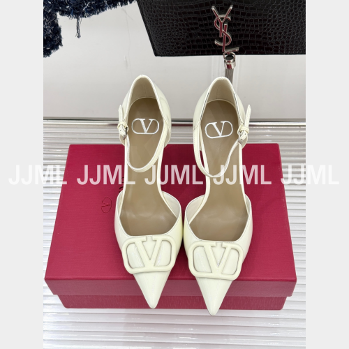 발렌티노 가바라니 V로고 슬링백 펌프스 아이보리