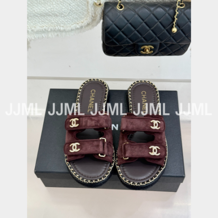 샤넬 벨크로 슬라이드 샌들 스웨이드 버건디