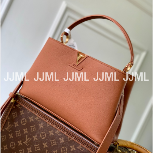 루이비통 카퓌신 MM 수플 쿼츠 꼬냑 M14370