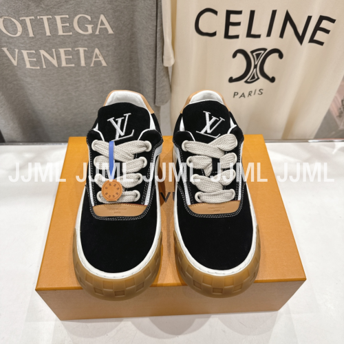 루이비통 틸티드 스니커즈 블랙