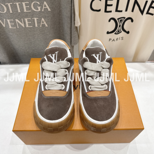 루이비통 틸티드 스니커즈 그레이지