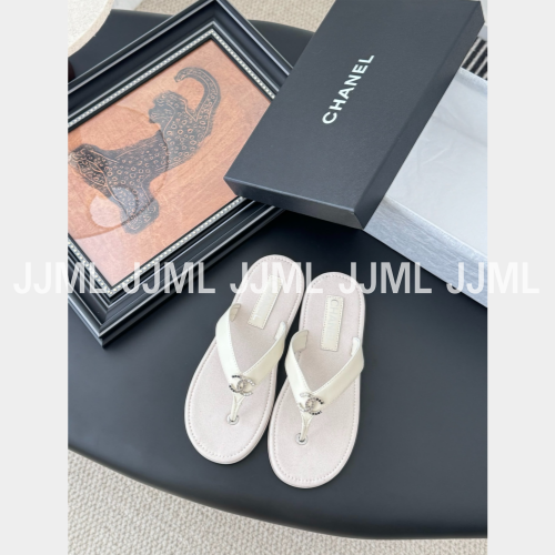 샤넬 로고 플립플랍 슬리퍼 화이트