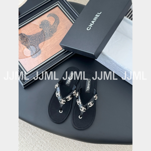 샤넬 로고 참 패턴 플립플랍 슬리퍼 블랙