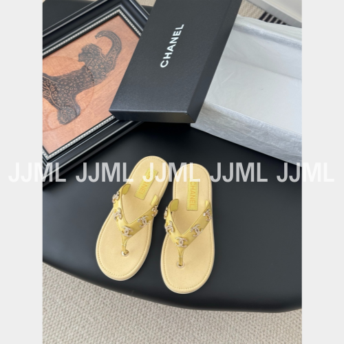 샤넬 로고 참 패턴 플립플랍 슬리퍼 버터