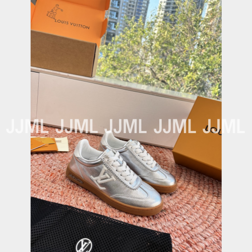 루이비통 프론트로우 스니커즈 실버