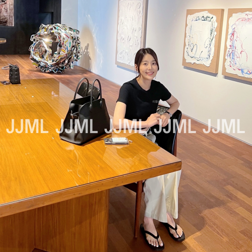 [한지혜 PICK] 더로우 소프트마고 15 가죽백 블랙