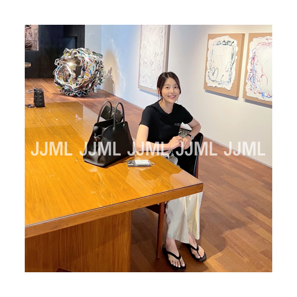 [한지혜 PICK] 더로우 소프트마고 15 가죽백 블랙