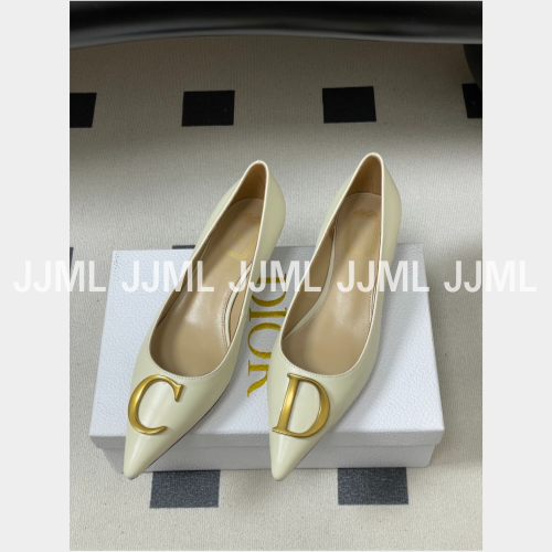 디올 이니셜 펌프스 램스킨 아이보리