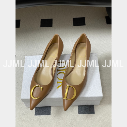 디올 이니셜 펌프스 램스킨 브라운