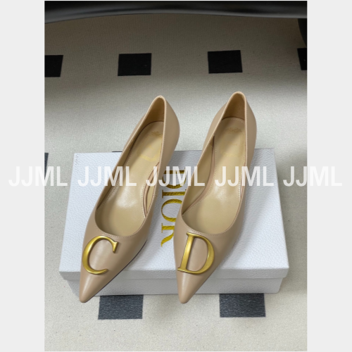 디올 이니셜 펌프스 램스킨 베이지