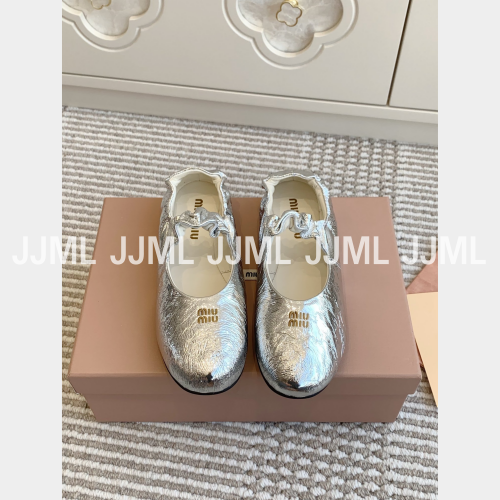 미우미우 루시드 나파 가죽 발레리나 슈즈 실버