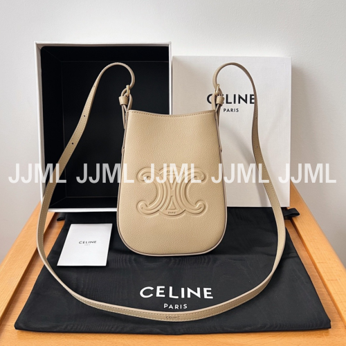 셀린느 트리옹프 엘로이즈 파우치백 베이지