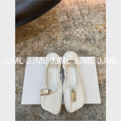 메종마르지엘라 메탈 발렛 플랫슈즈 화이트