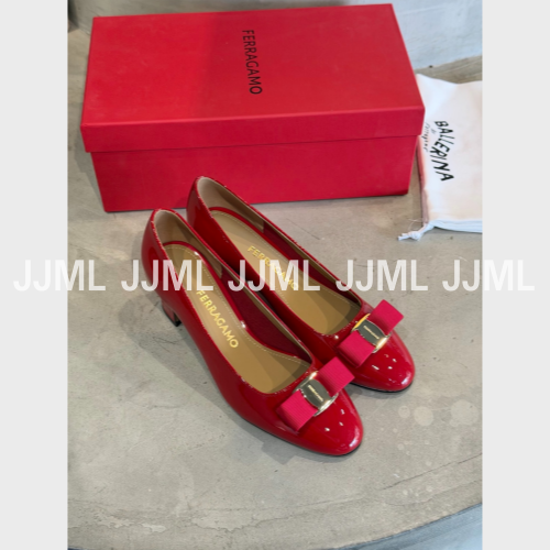 페라가모 바라 펌프스 레드