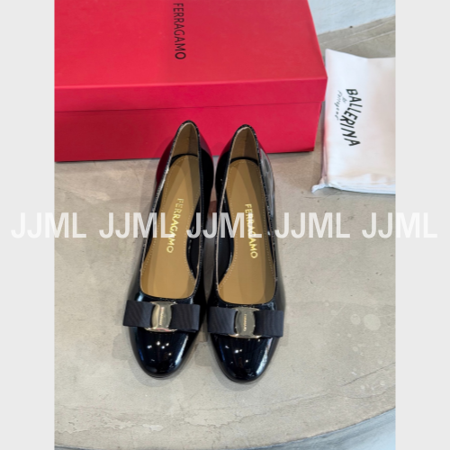 페라가모 바라 펌프스 블랙