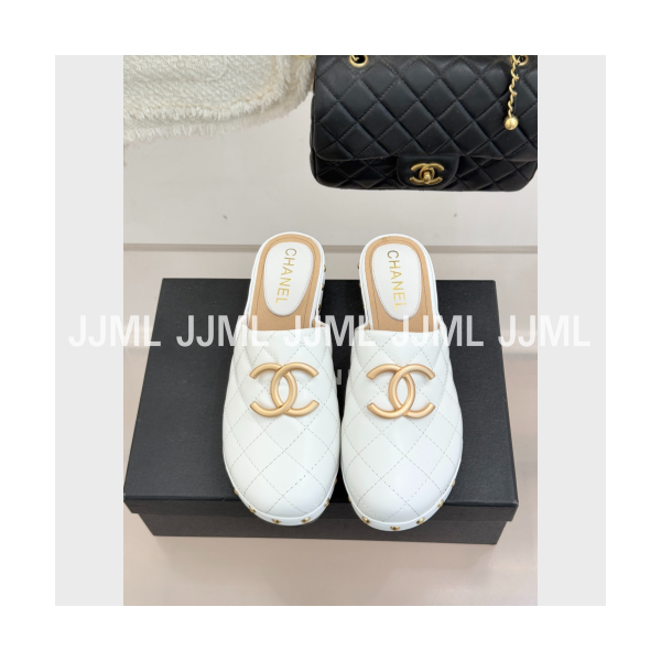 샤넬 CC 로고 퀄팅 플랫폼 슬립온 화이트