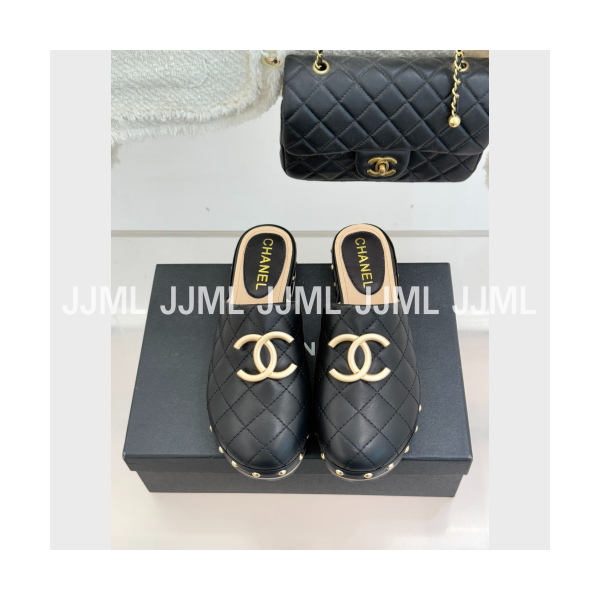 샤넬 CC 로고 퀄팅 플랫폼 슬립온 블랙