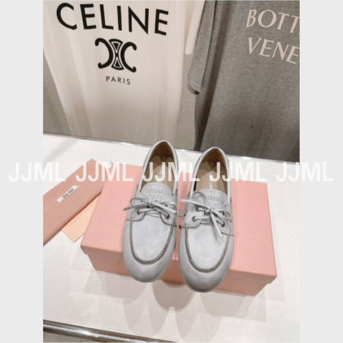 미우미우 블리치드 가죽 보트 슈즈 빈티지 화이트