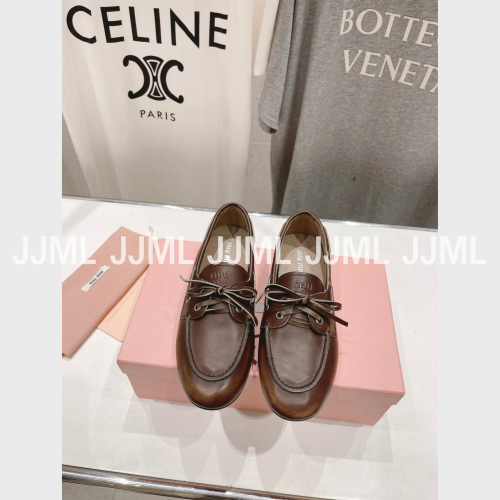 미우미우 블리치드 가죽 보트 슈즈 빈티지 브라운