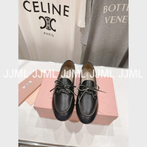 미우미우 블리치드 가죽 보트 슈즈 블랙