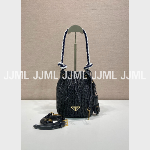 프라다 크로셰 미니 버킷백 블랙 1BE068A