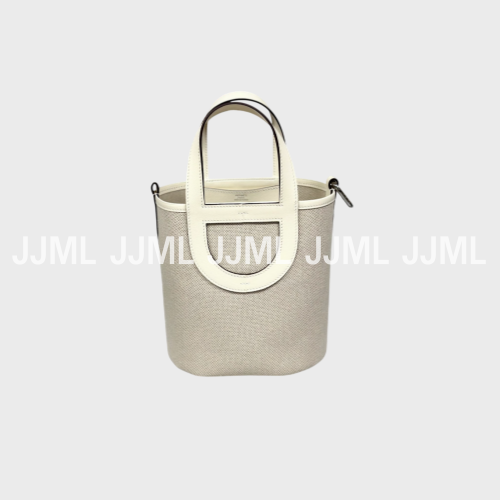 에르메스 인 더 푸르백 아이보리 18