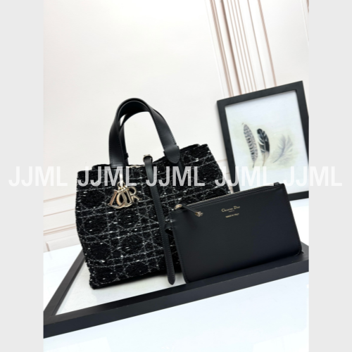 디올 뚜쥬르 미디엄 버티컬 도트백 블랙