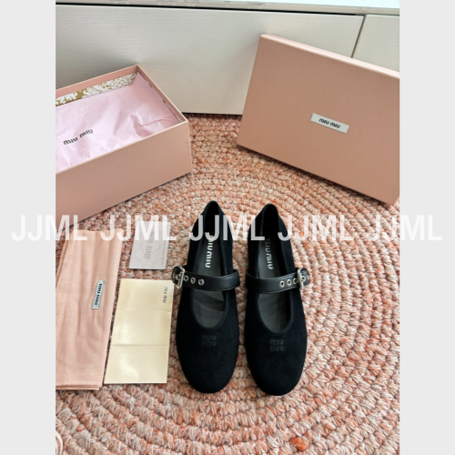 미우미우 스웨이드 발레리나 슈즈 블랙